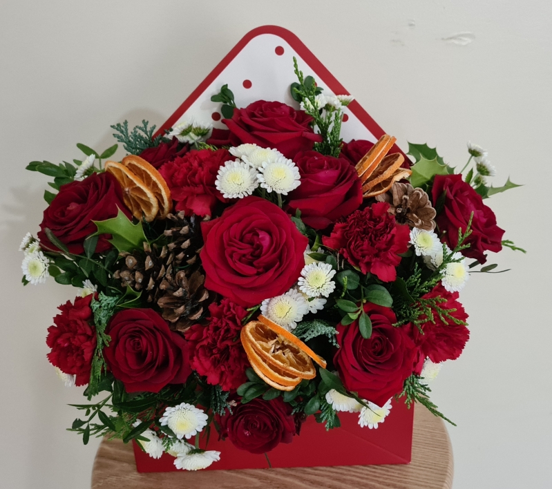 Festive envelope arrangement