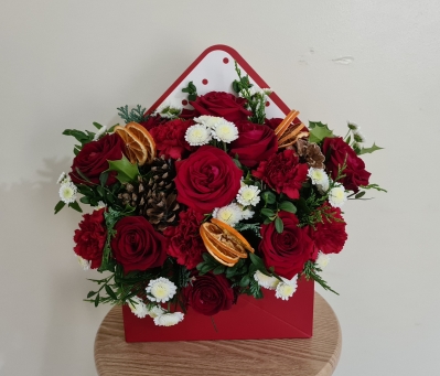 Festive envelope arrangement