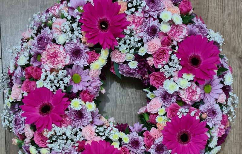 Loose open posy