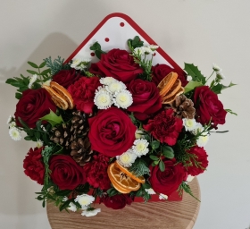 Festive envelope arrangement